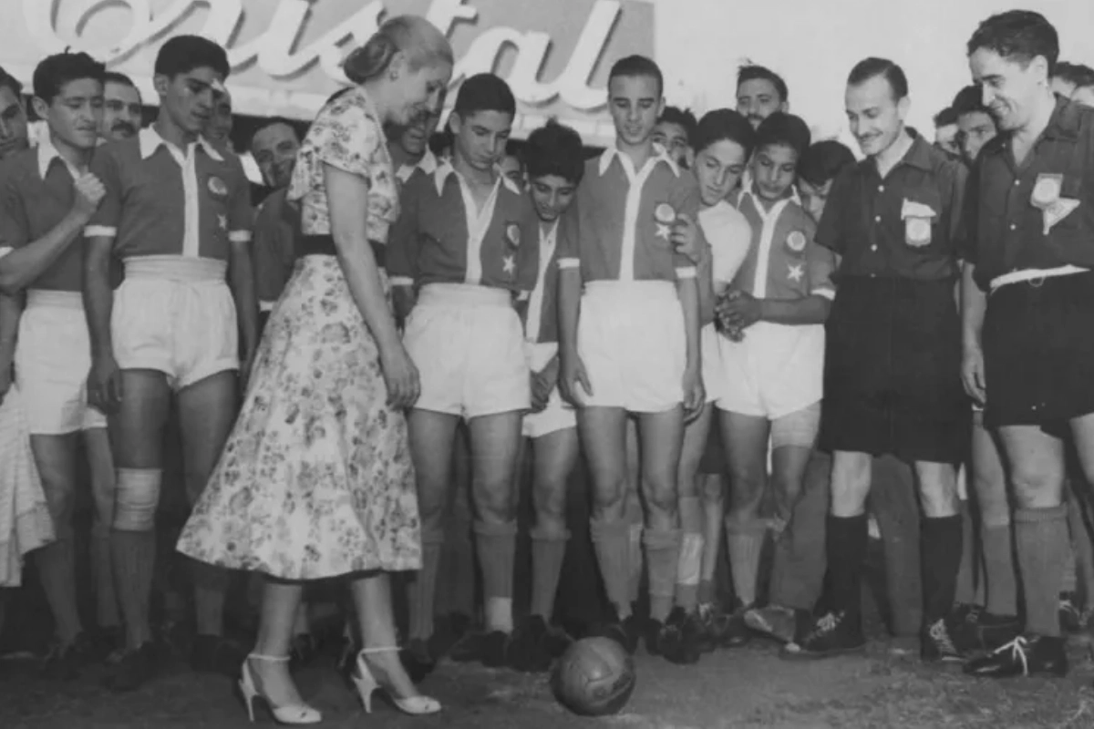 Evita inaugurando el primer certamen en 1948.
