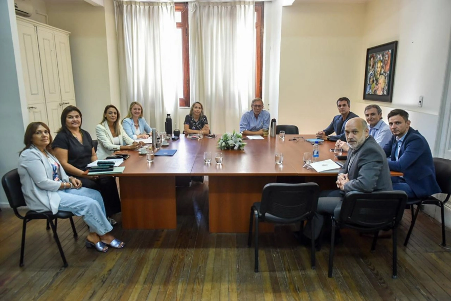 Rechazan el posible desmantelamiento de institutos de educación superior