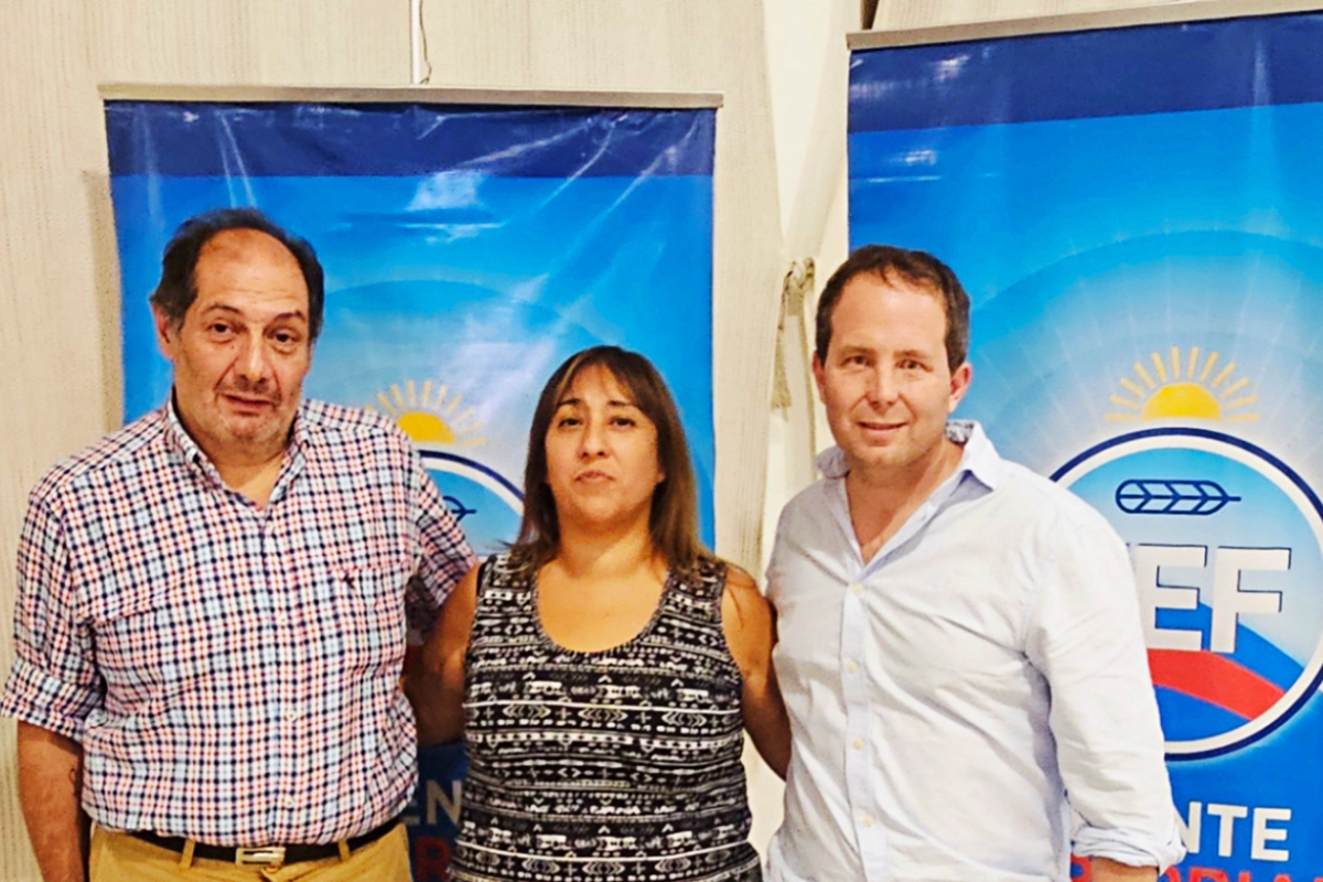Vicepresidentes Daniel Cedro y Florencia Busti, junto a Nicol&aacute;s Parera Deniz, presidente del FEF.