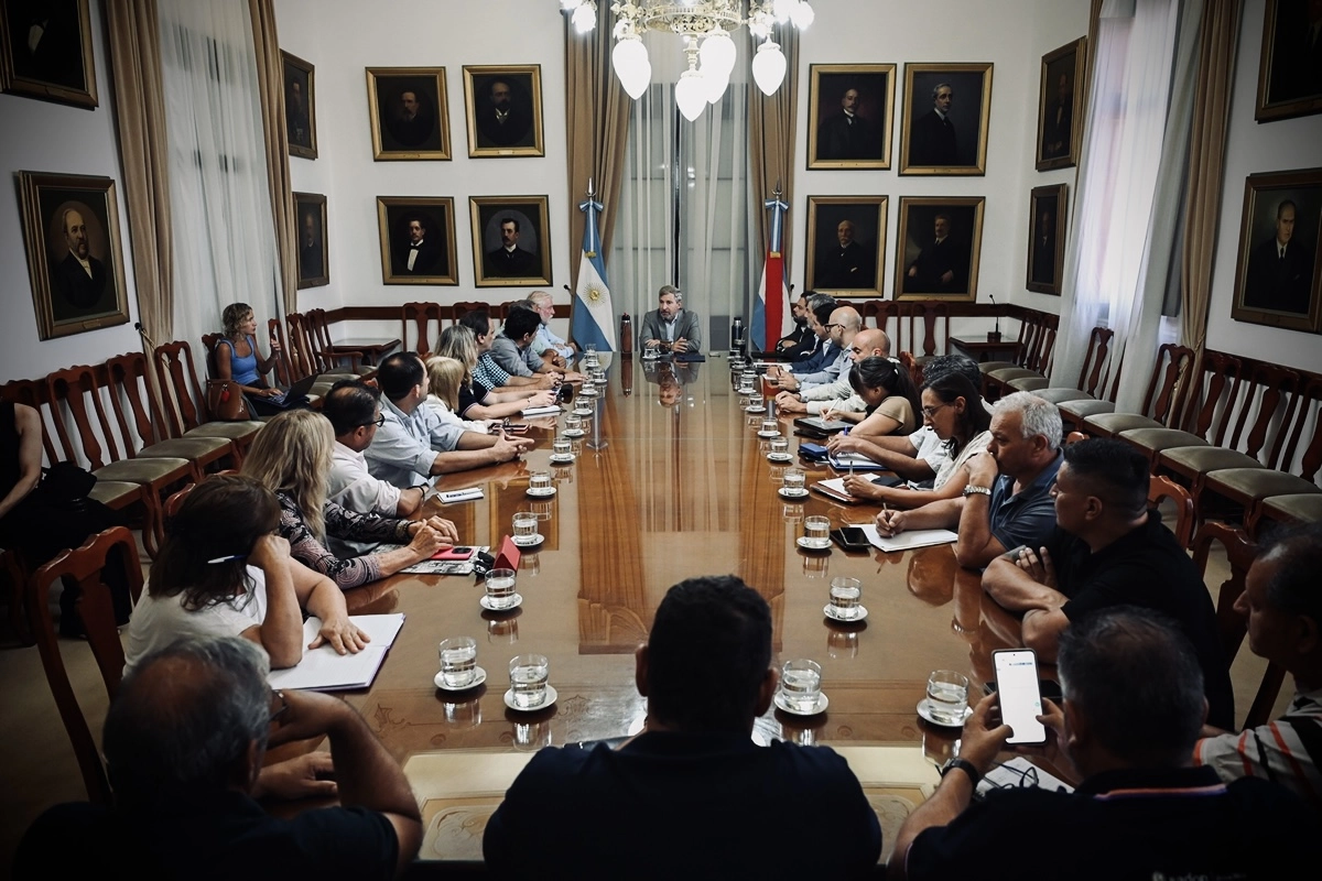 Frigerio se reuni&oacute; con los gremios en Casa de Gobierno.