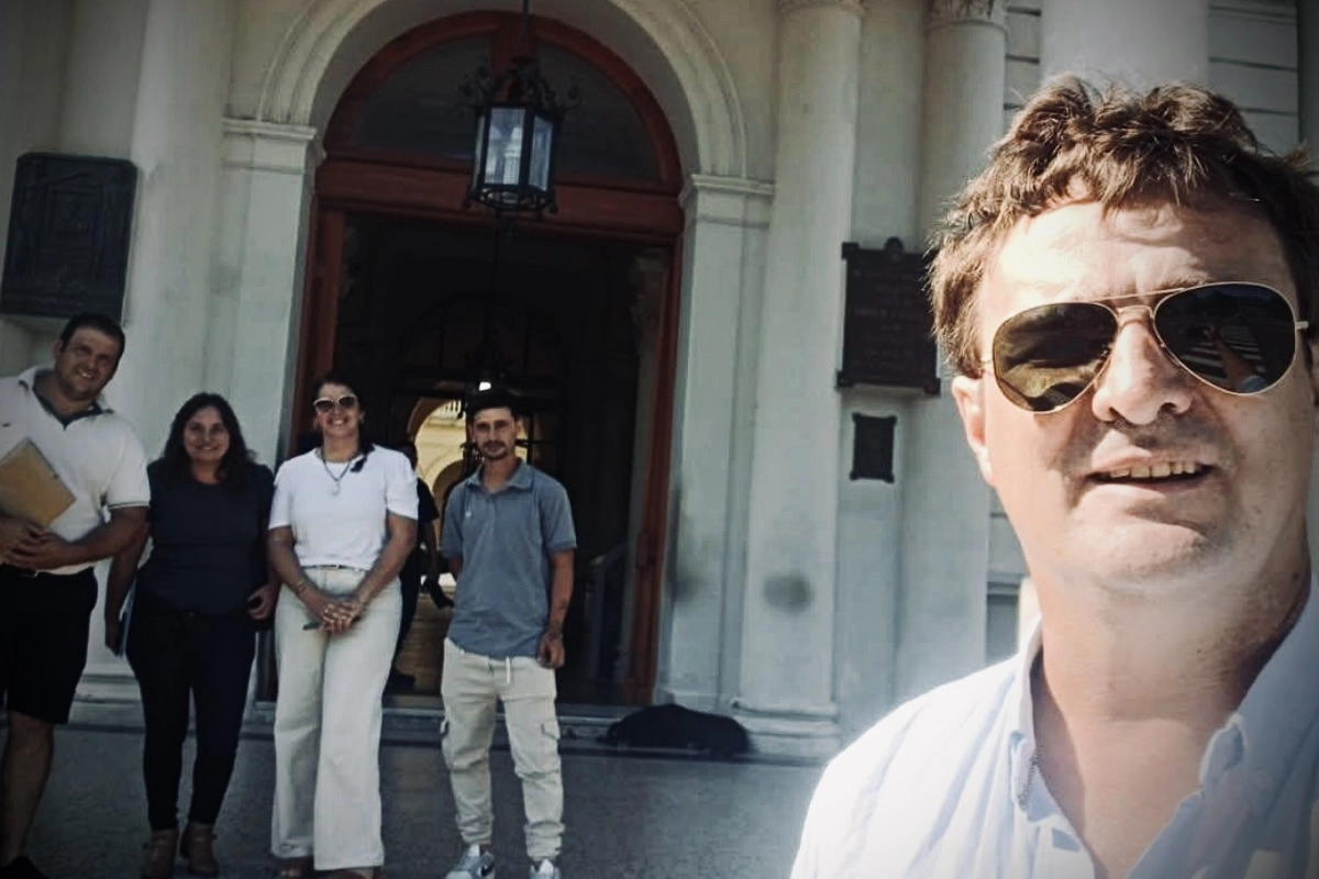 Edgardo Schneider, presidente de la comuna La Providencia, Alcaraz Norte y Sur y parte de su equipo.