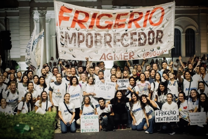 Docentes coparon las calles de Paran&aacute; en reclamo por mejores salarios y en rechazo a la reforma previsional