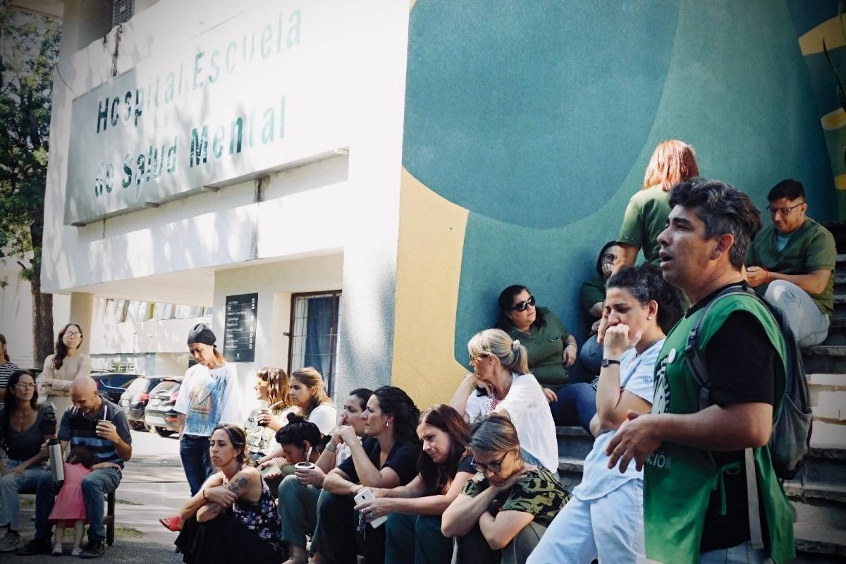 Trabajadores del Hospital Escuela de Salud Mental de Paran&aacute;.