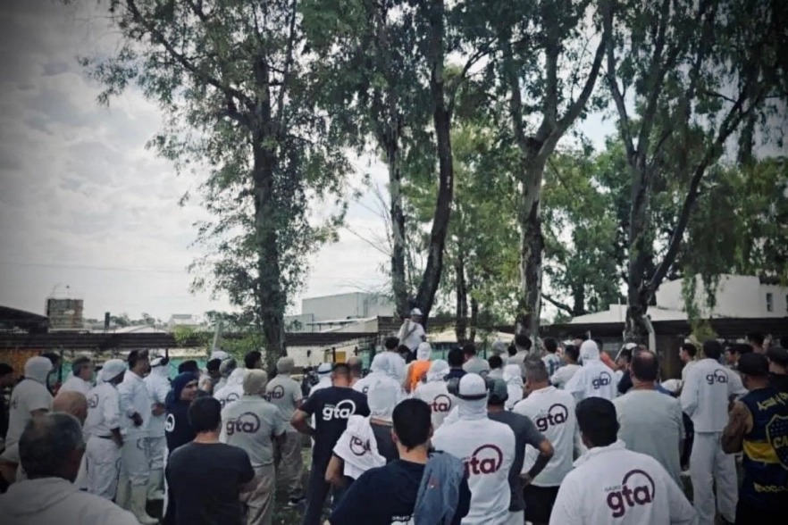 Granja Tres Arroyos: Trabajadores iniciaron medidas de fuerza por incumplimientos salariales