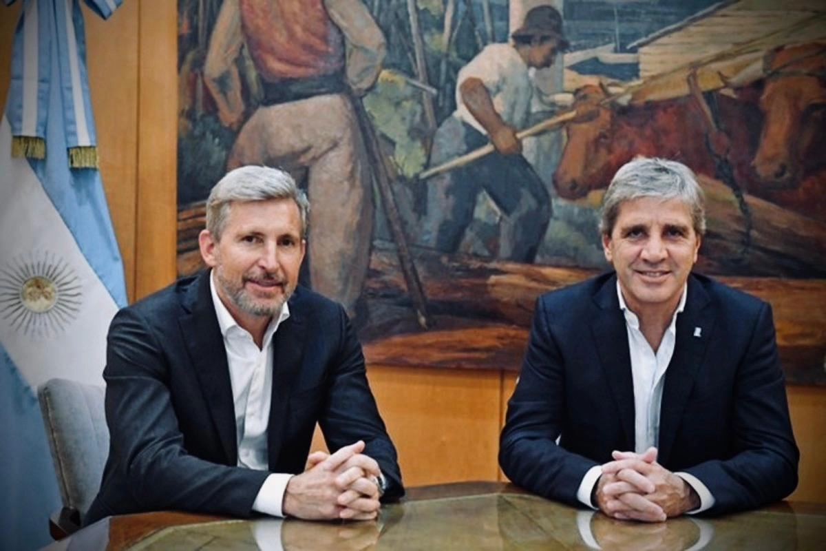 Rogelio Frigerio, gobernador de la provincia de Entre R&iacute;os y el ministro de Econom&iacute;a de la Naci&oacute;n, Luis Caputo.