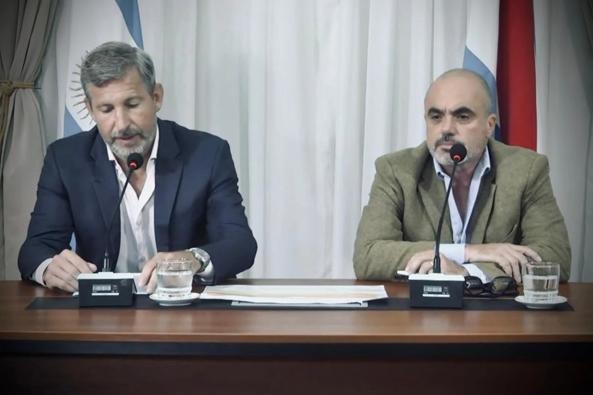 Rogelio Frigerio, gobernador de Entre R&iacute;os y Gast&oacute;n Bagnat, presidente de la Caja de Jubilaciones de la provincia.